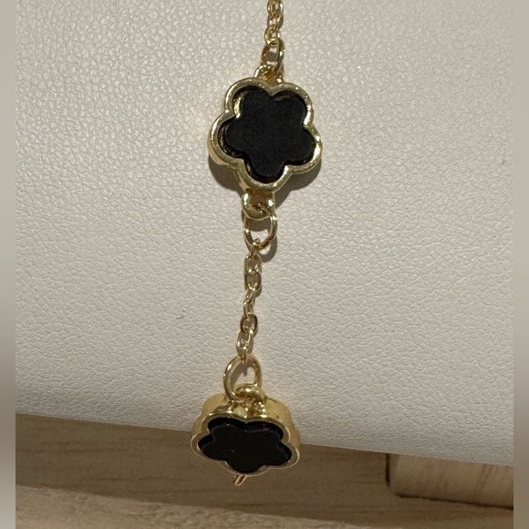 Clover 5 Motif Black Onyx and Gold Sweet Alhambra look alike NWT New - Picture 5 of 6